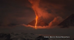 德男子拍俄火山喷发 称场景如《魔戒》中邪恶之地