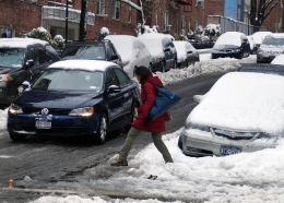 美国纽约州因暴风雪袭击进入紧急状态