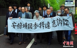 日本市民起诉安倍参拜靖国神社违宪