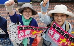 日本民众在国会外集会 反对政府解禁自卫权