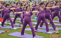 505名孕妇长沙同练瑜伽 破吉尼斯纪录