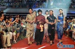 “学霸”“女神”惊艳四座 复旦大学红毯秀堪比电影节