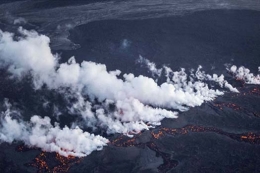 冰岛火山喷发进入红色预警 禁止飞入