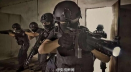 广州特警训练照拍出大片范 装备科幻炫酷