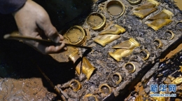 南昌西汉海昏侯墓发现大量马蹄金和金饼