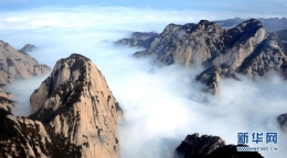 冬日华山：云雾飘渺险峰秀