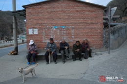 北京百年村庄只剩老人孩子与狗