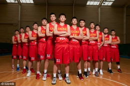 中国男篮集体写真:宫帅上镜 众将集体秀颜值