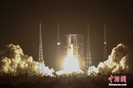 “长征七号”运载火箭点火升空 首飞成功