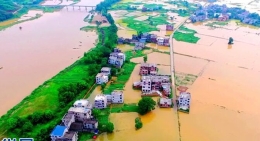 航拍江西遂川大暴雨袭击灾后画面 现场一片汪洋损失严重