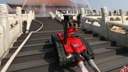 北京故宫开展大规模消防实战演练 消防机器人参演
