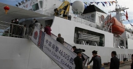 中国海警舰船首次访问越南