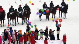 天津上演雪地马球盛宴