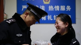 春运中的“铁警夫妻档”