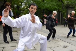 传武扬自信　一“拳”连东西