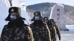 漠河边防官兵极寒天气徒步巡边