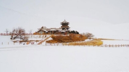 雪落鸣沙山月牙泉