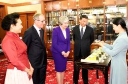 习近平主席夫妇同英国首相梅夫妇茶叙