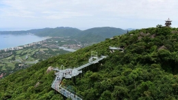 海景玻璃栈道8月迎客