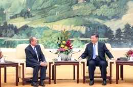 习近平会见英国四十八家集团俱乐部主席佩里