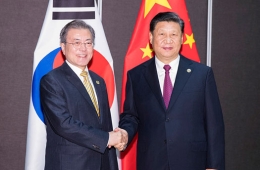习近平会见韩国总统文在寅