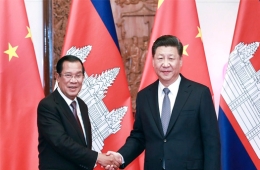 习近平会见柬埔寨首相洪森