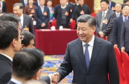 习近平看望参加政协会议的文艺界社科界委员