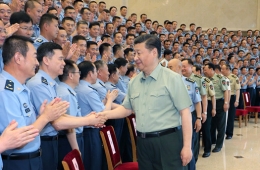 习近平接见空军第十三次党代会代表