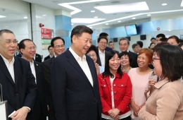 习近平视察澳门政府综合服务中心和英才学校