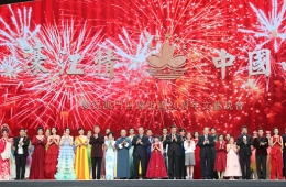 习近平出席观看庆祝澳门回归祖国20周年文艺晚会