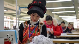开在彝乡家门口的脱贫工厂
