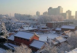 北京城区积雪覆盖银装素裹