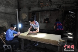 山村造纸作坊揭开千年造纸术面纱