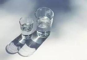 这样喝水 喝进去的竟然全部是细菌
