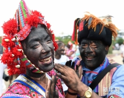 彝族“花脸节” 抹黑全身 吉祥一生