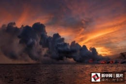 摄影师拍基拉韦厄火山岩浆流入海震撼画面