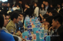 北京千余名校大学生扎堆单身派对一分钟速配