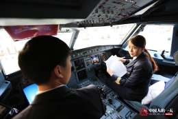 从空姐到飞行员 东北女孩圆蓝天梦