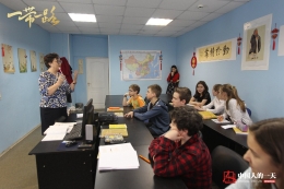 她在俄罗斯推广孔子文化 外公曾参加十月革命