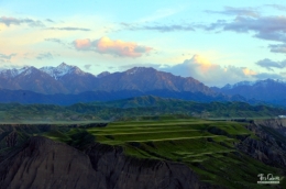 新疆奎屯红山大峡谷