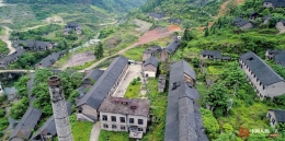 废弃汞矿隐匿深山 昔日医院邮局学校俱全