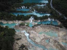 航拍四川九寨沟“自我修复”中孕育出的新美景