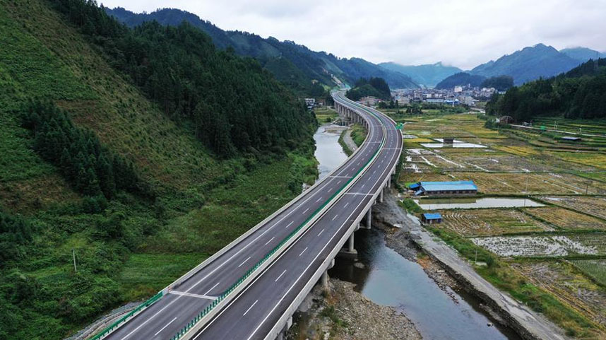 贵州剑榕高速建成通车