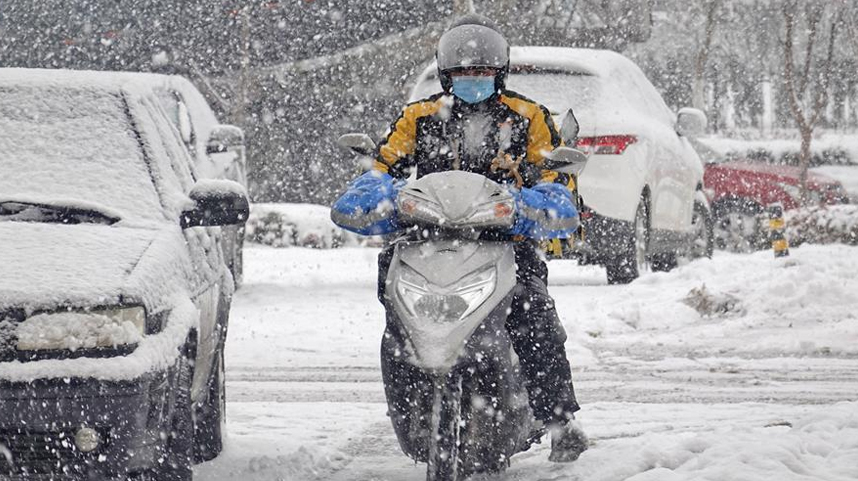 山东烟台：小寒时节雪花飘