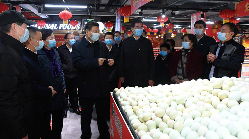 习近平在贵阳考察超市和社区