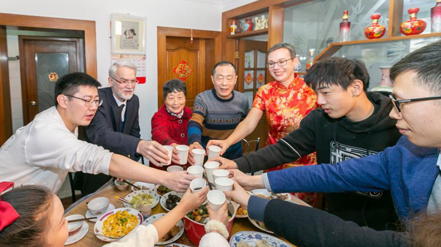 在沪老外体验中国新年