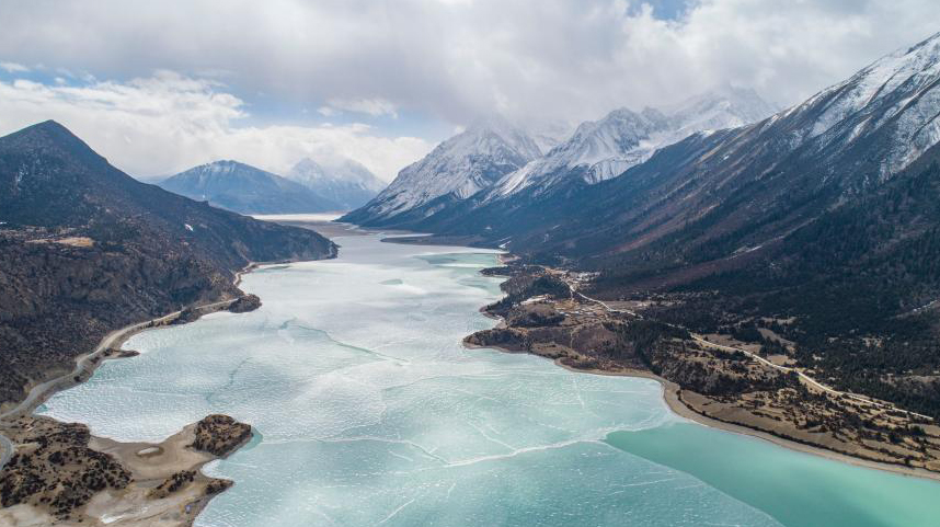 冰雪然乌湖