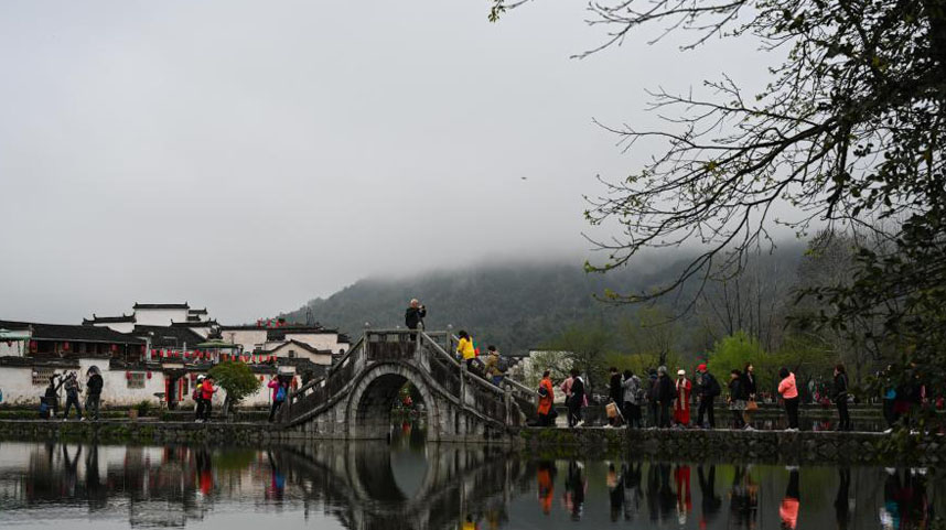 雨后宏村景如画