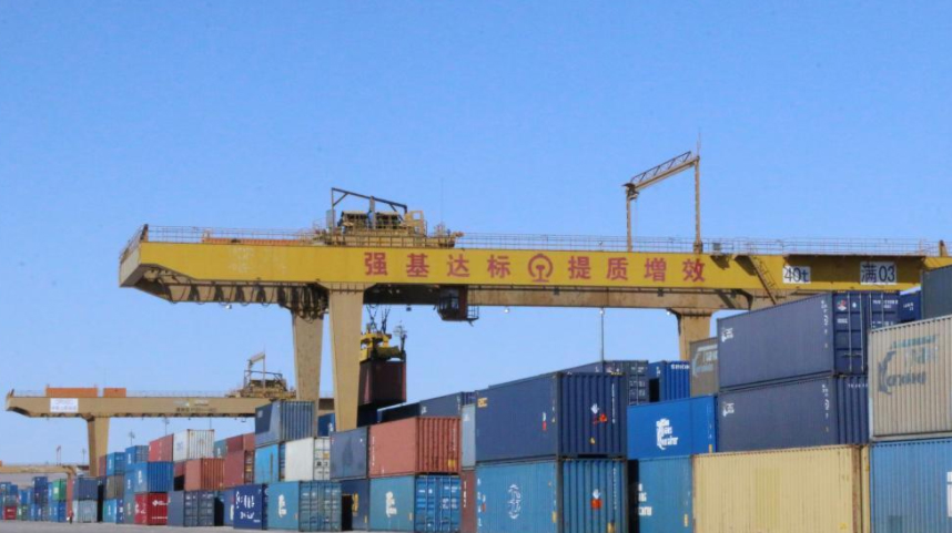 中国最大陆路口岸进出境中欧班列突破1万列