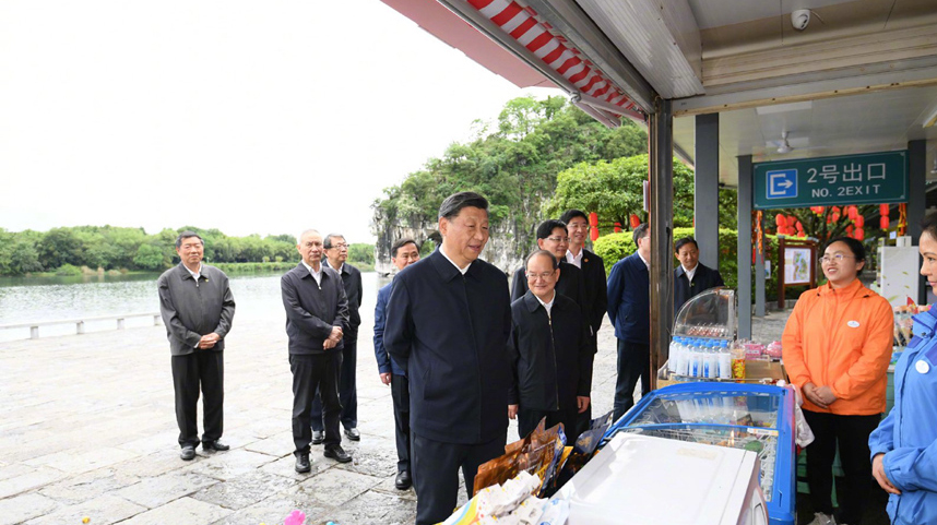 习近平：一定要呵护好桂林山水